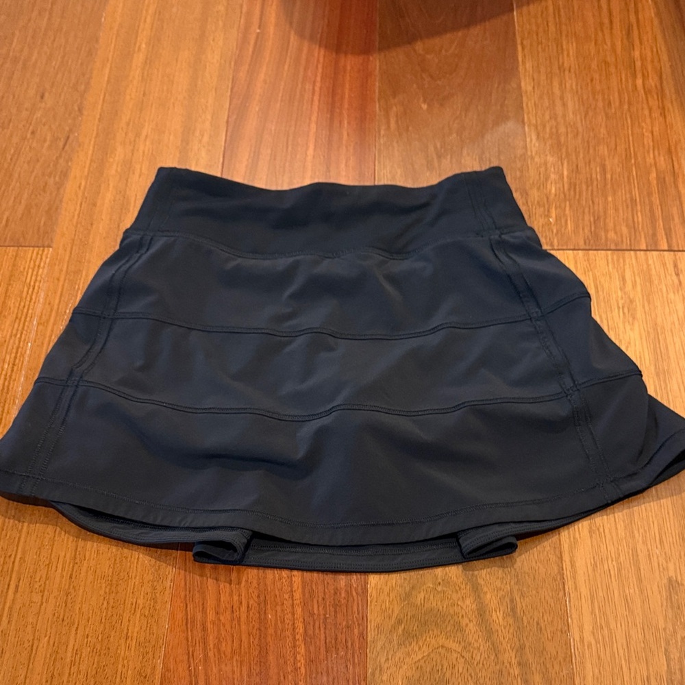 Black lululemon skirt size 0